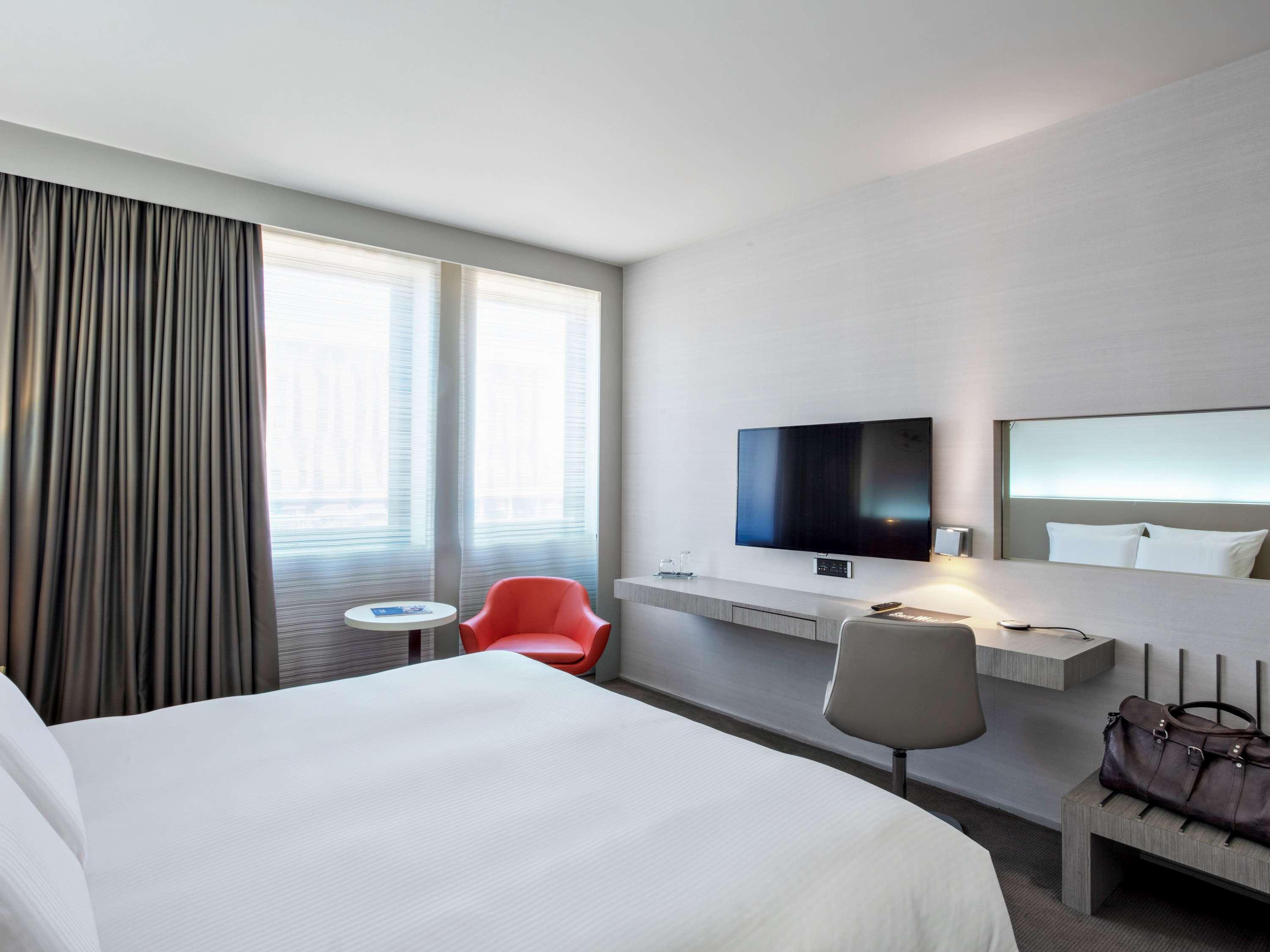 Hotel Firstname